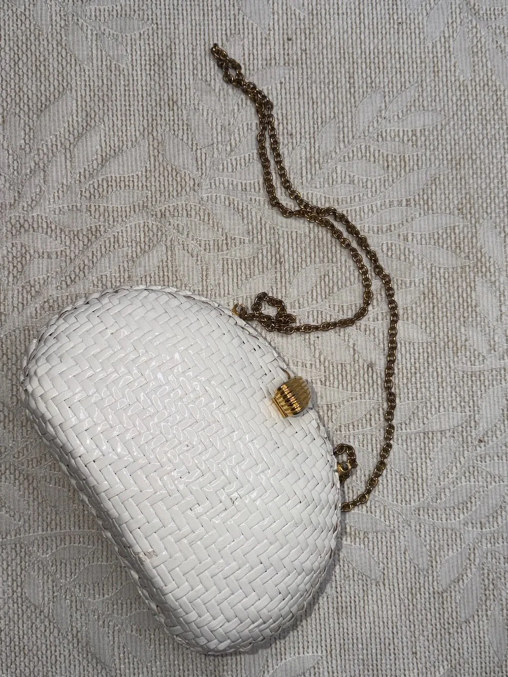 Vintage Vanessa Lacquered White Wicker Crossbody Purse With Gold Toned Chain